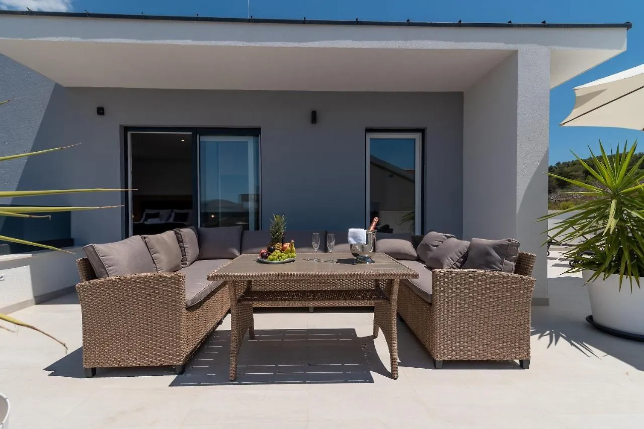 Luxury Villa Sun Stone Heated Pool & Whirlpool Трогир