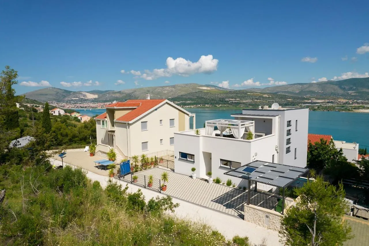 Luxury Villa Sun Stone Heated Pool & Whirlpool Трогир