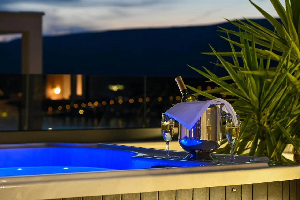 Luxury Villa Sun Stone Heated Pool & Whirlpool Трогир
