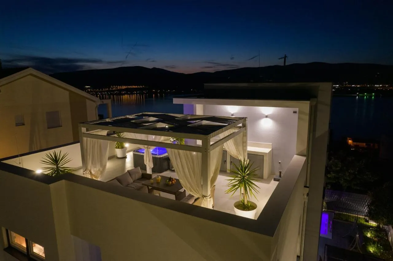Luxury Villa Sun Stone Heated Pool & Whirlpool Трогир