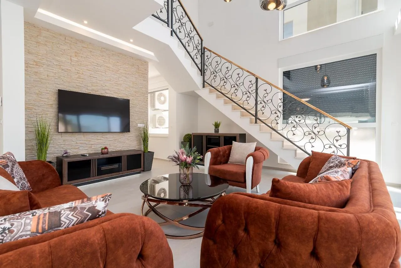 Luxury Villa Sun Stone Heated Pool & Whirlpool Trogir 0*,