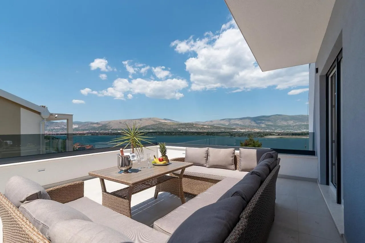 Luxury Villa Sun Stone Heated Pool & Whirlpool Trogir 0*,  Horvátország
