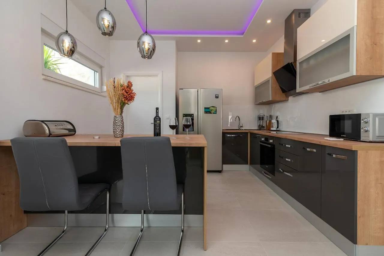 Luxury Villa Sun Stone Heated Pool & Whirlpool Trogir