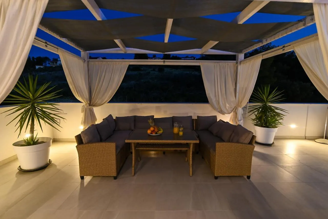 Luxury Villa Sun Stone Heated Pool & Whirlpool Trogir 0*,  Horvátország