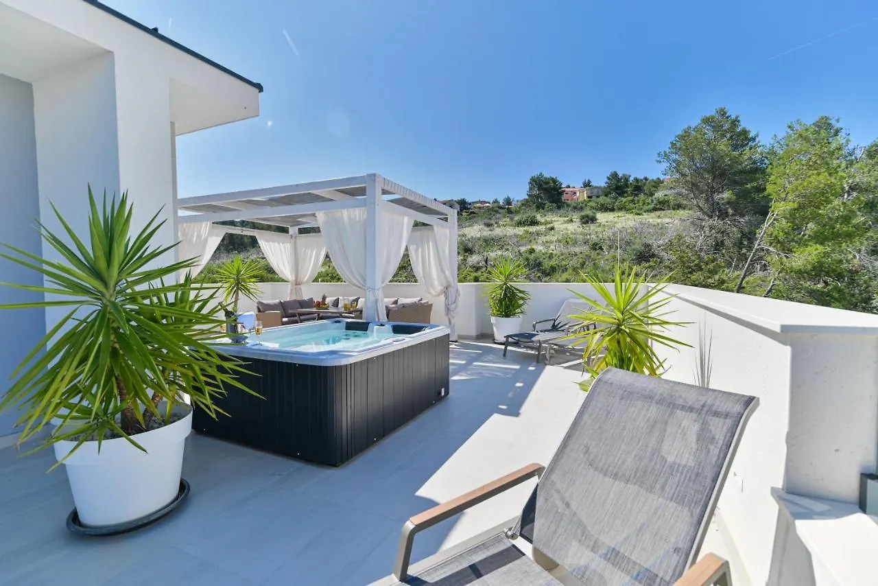 Luxury Villa Sun Stone Heated Pool & Whirlpool Trogir Horvátország